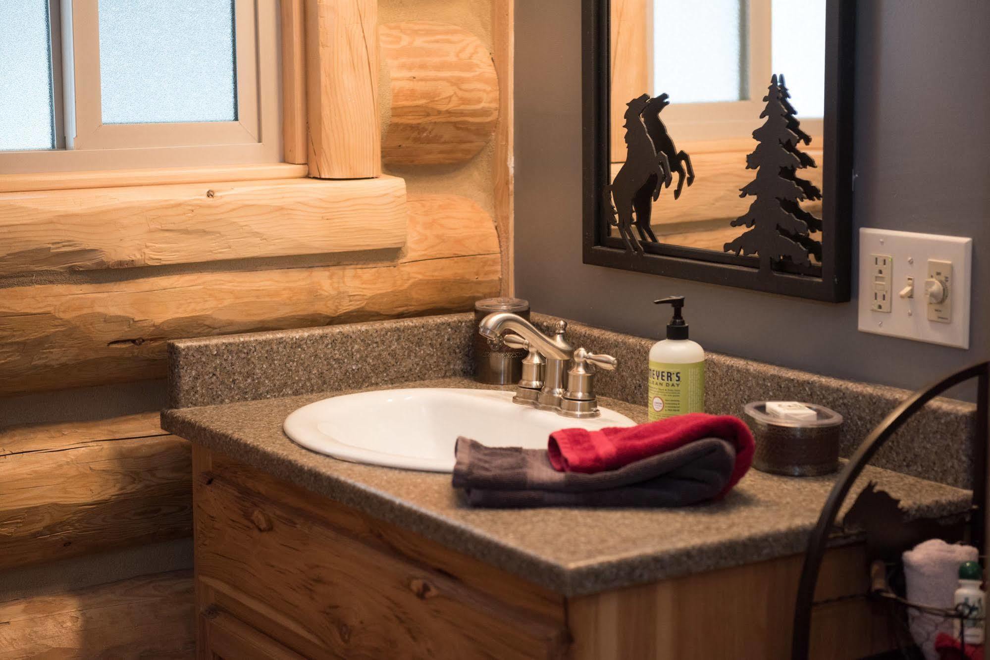 Western Pleasure Guest Ranch Sandpoint Exteriör bild